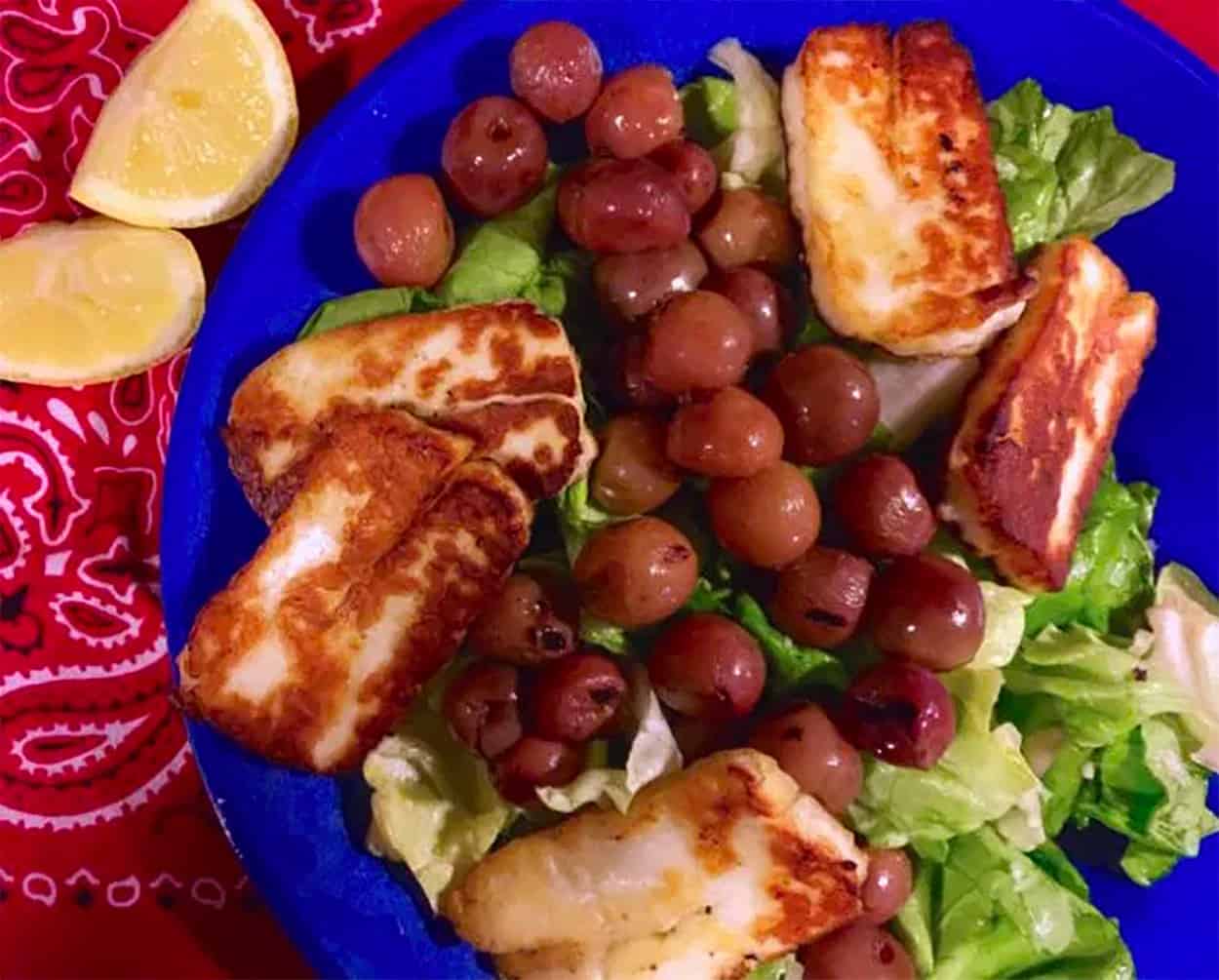 Tasty Salad with grilled grapes andhalloumi cheese.